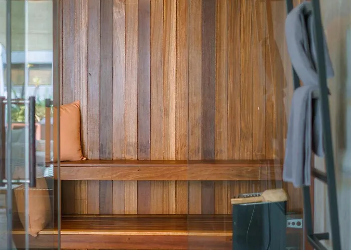 Villa Aless - Designer 4br With Sauna, Jacuzzi, Ice Bath, Gym & Rooftop Canggu