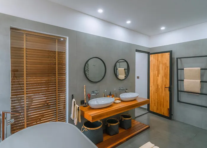 Aless - Designer 4br With Sauna, Jacuzzi, Ice Bath, Gym & Rooftop Canggu