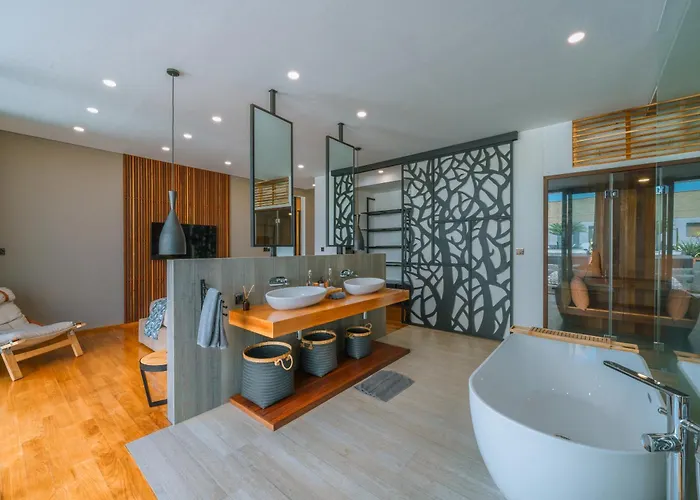 Aless - Designer 4br With Sauna, Jacuzzi, Ice Bath, Gym & Rooftop Canggu