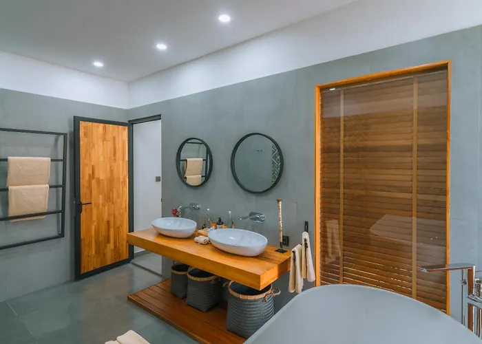 Aless - Designer 4br With Sauna, Jacuzzi, Ice Bath, Gym & Rooftop * Canggu