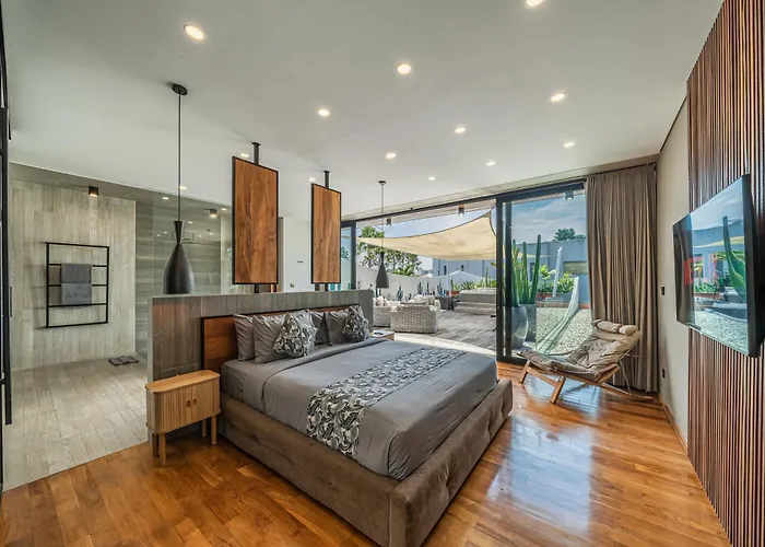 Villa Aless - Designer 4br With Sauna, Jacuzzi, Ice Bath, Gym & Rooftop Canggu